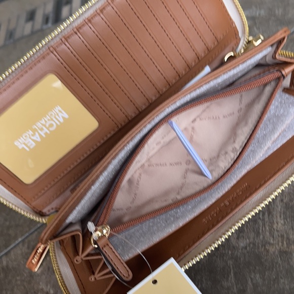 Michael Kors Jet Set Travel Large Travel CONTINENTAL Wallet-Wristlet - Picture 9 of 16